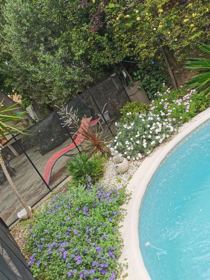 Appartement En Sous Sol De Villa Avec Acces Jardin Et Piscine Marselha Exterior foto