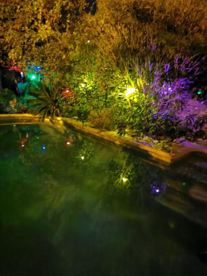 Appartement En Sous Sol De Villa Avec Acces Jardin Et Piscine Marselha Exterior foto