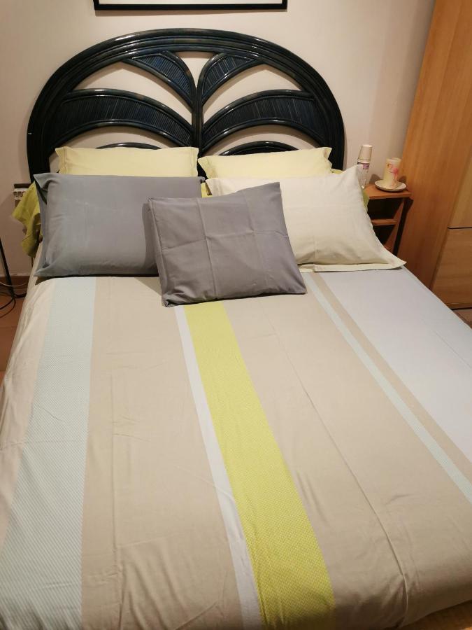 Appartement En Sous Sol De Villa Avec Acces Jardin Et Piscine Marselha Exterior foto