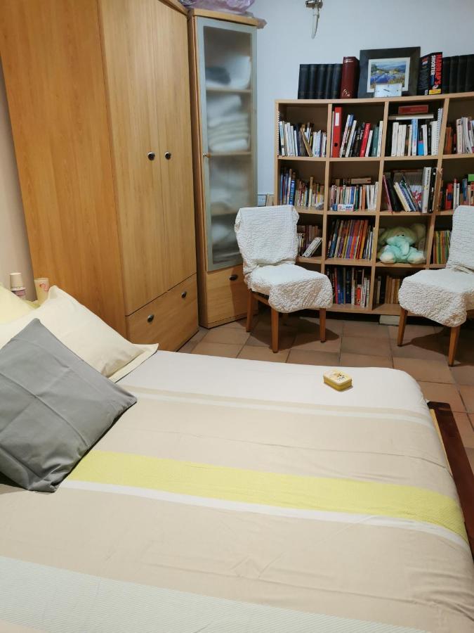Appartement En Sous Sol De Villa Avec Acces Jardin Et Piscine Marselha Exterior foto
