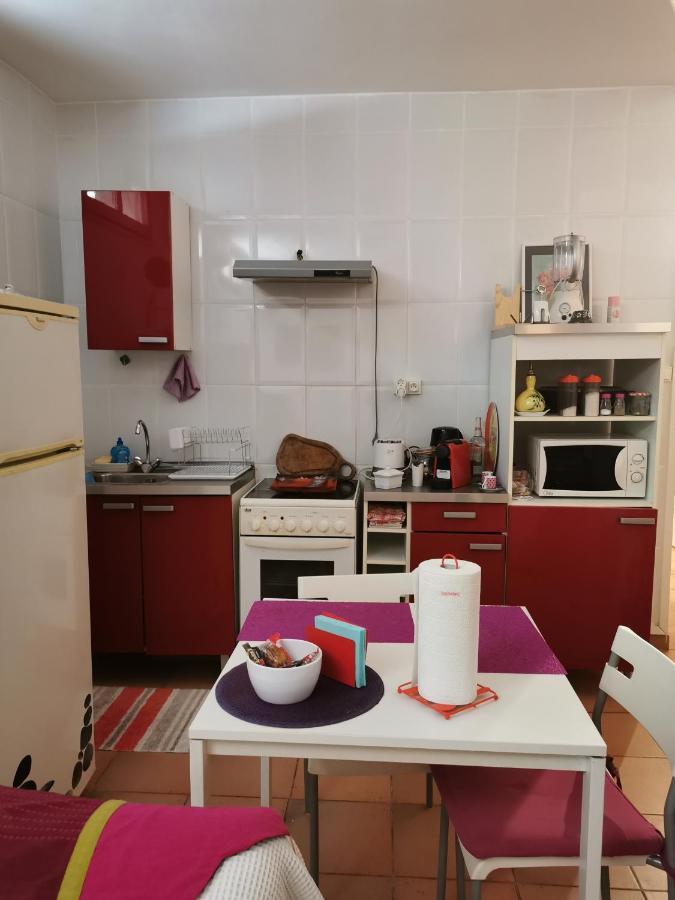 Appartement En Sous Sol De Villa Avec Acces Jardin Et Piscine Marselha Exterior foto