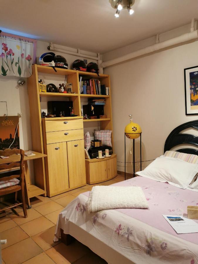 Appartement En Sous Sol De Villa Avec Acces Jardin Et Piscine Marselha Exterior foto