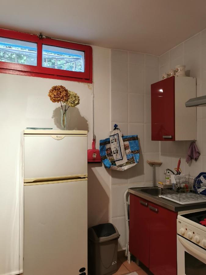 Appartement En Sous Sol De Villa Avec Acces Jardin Et Piscine Marselha Exterior foto