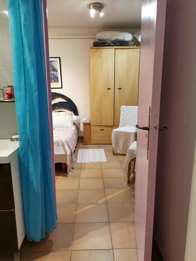Appartement En Sous Sol De Villa Avec Acces Jardin Et Piscine Marselha Exterior foto