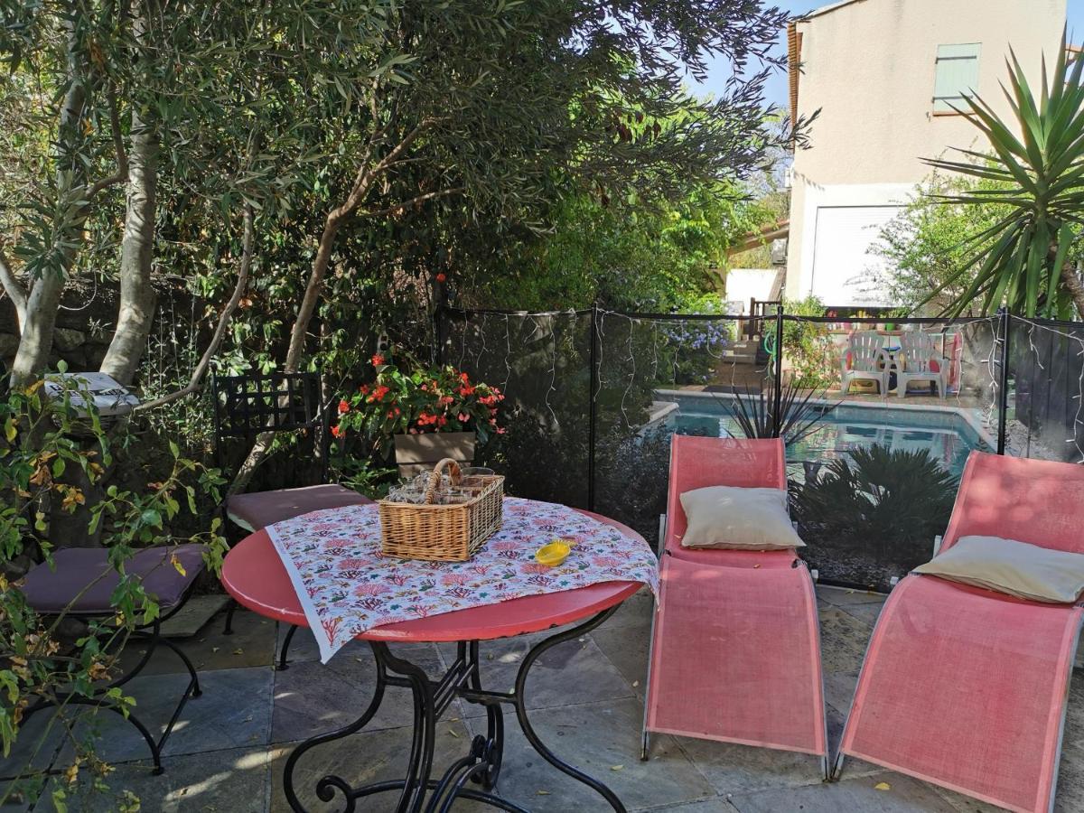 Appartement En Sous Sol De Villa Avec Acces Jardin Et Piscine Marselha Exterior foto