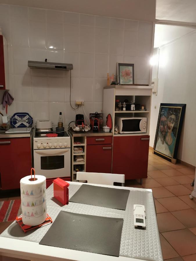 Appartement En Sous Sol De Villa Avec Acces Jardin Et Piscine Marselha Exterior foto