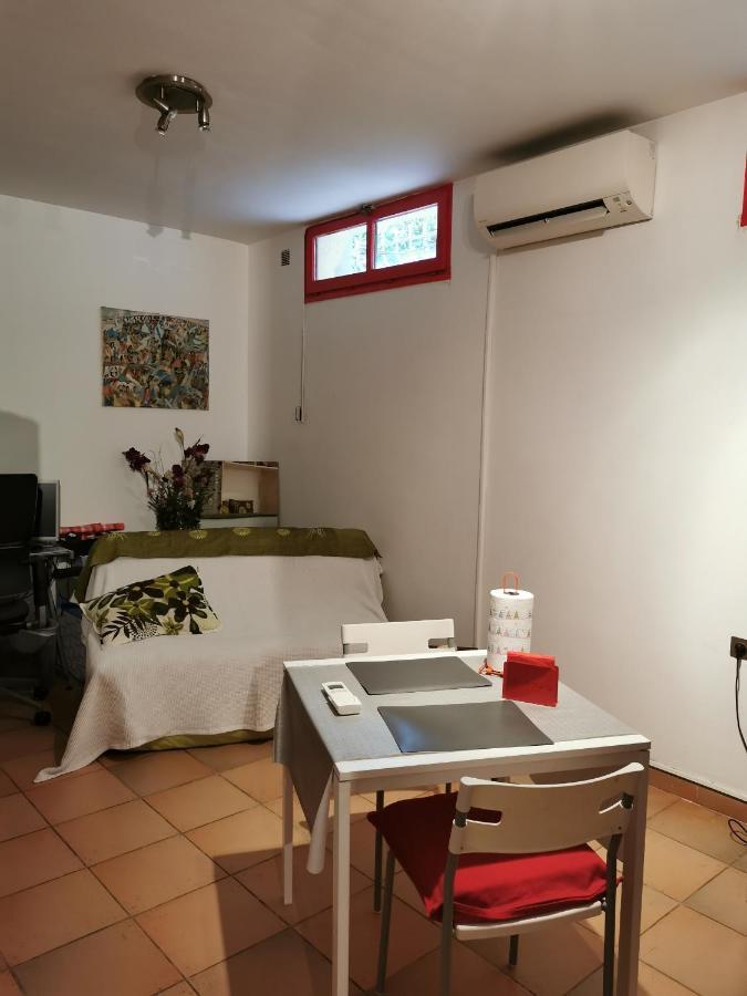 Appartement En Sous Sol De Villa Avec Acces Jardin Et Piscine Marselha Exterior foto