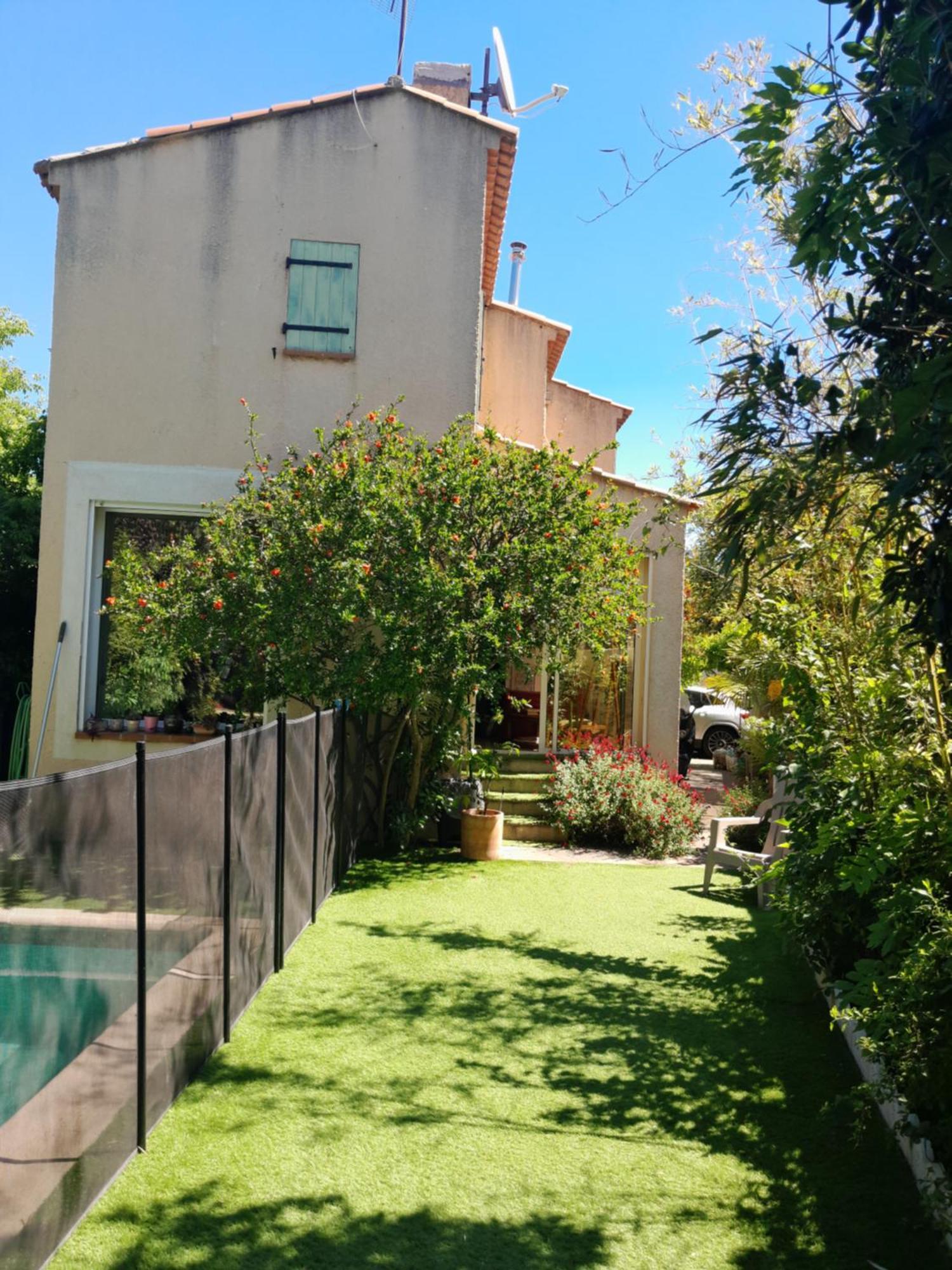 Appartement En Sous Sol De Villa Avec Acces Jardin Et Piscine Marselha Exterior foto